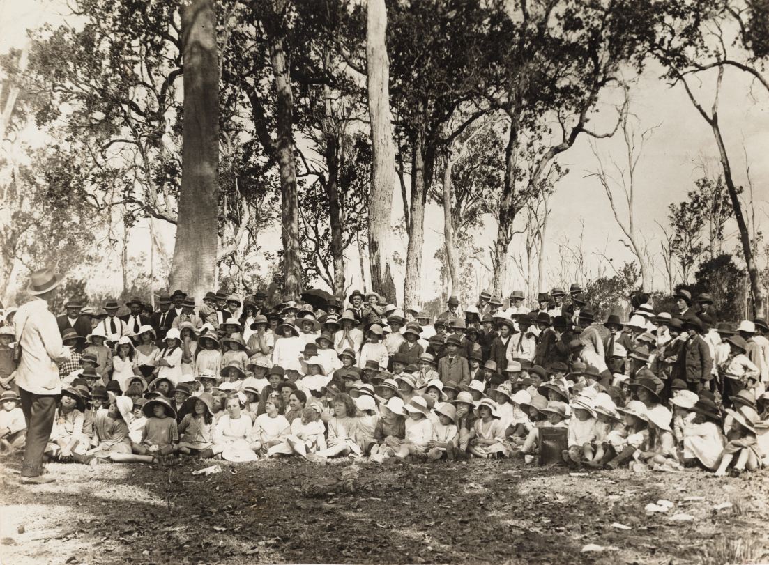 Alec Chisholm and his class, 1921. Public domain.